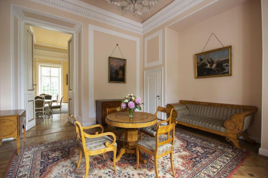 Hotel Butikowy Palac Jablonna Экстерьер фото