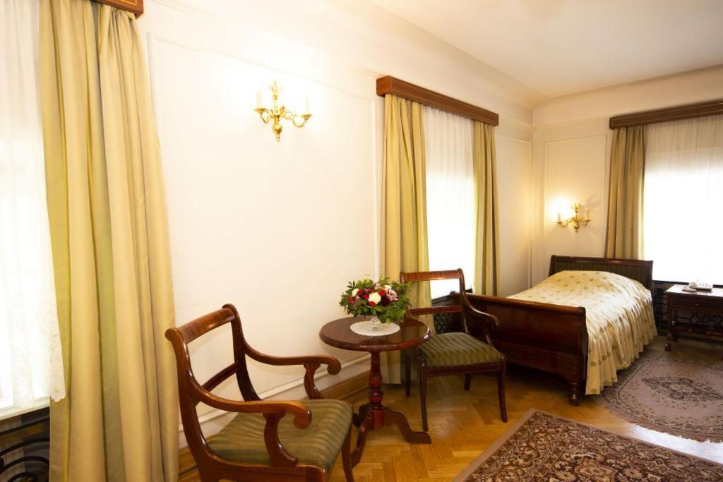 Hotel Butikowy Palac Jablonna Экстерьер фото